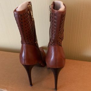 Donald J. Pliner Shoes - Donald J Pliner Boot Donald J. Pliner Shoes - Donald J Pliner Boot